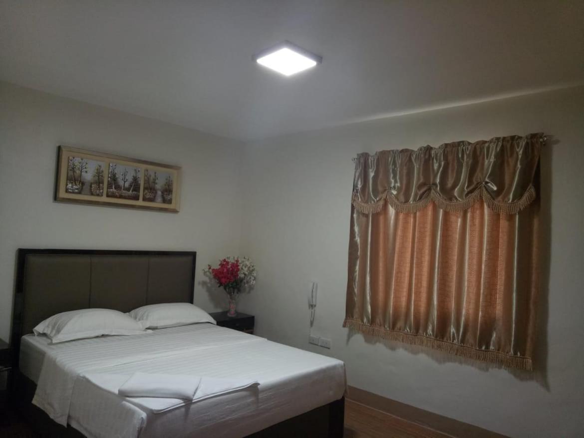 Meaco Royal Hotel - Batangas City Экстерьер фото